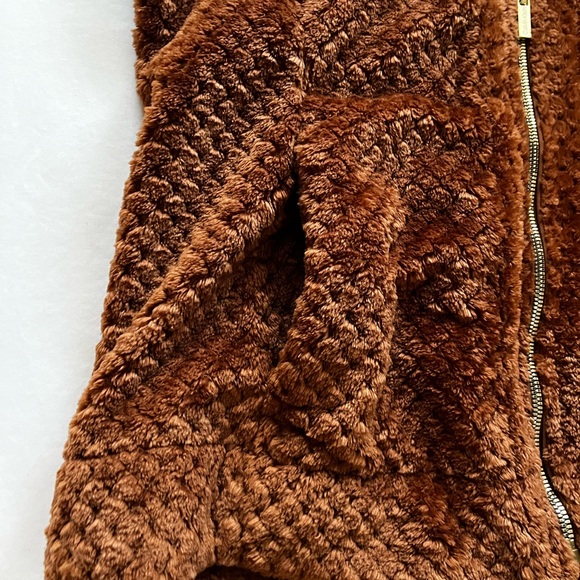 NWOT Calvin Klein Plush Zip-Up Vest - Picture 4 of 13